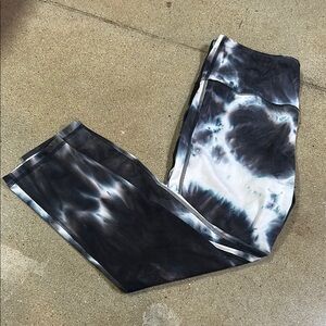 Tie-Dye Leggings - Black and White
